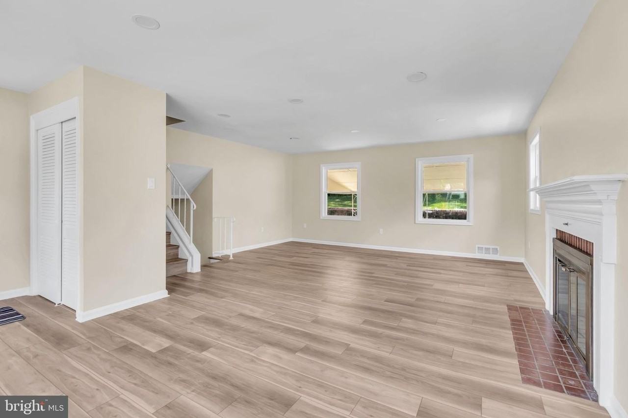 7536 Abbington Dr - Photo 5 of 48