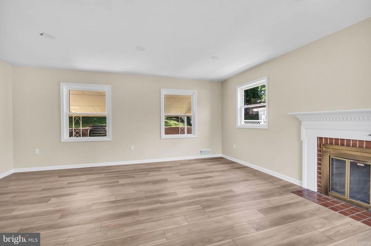 7536 Abbington Dr - Photo 6 of 48