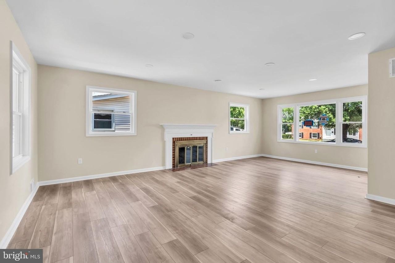 7536 Abbington Dr - Photo 7 of 48