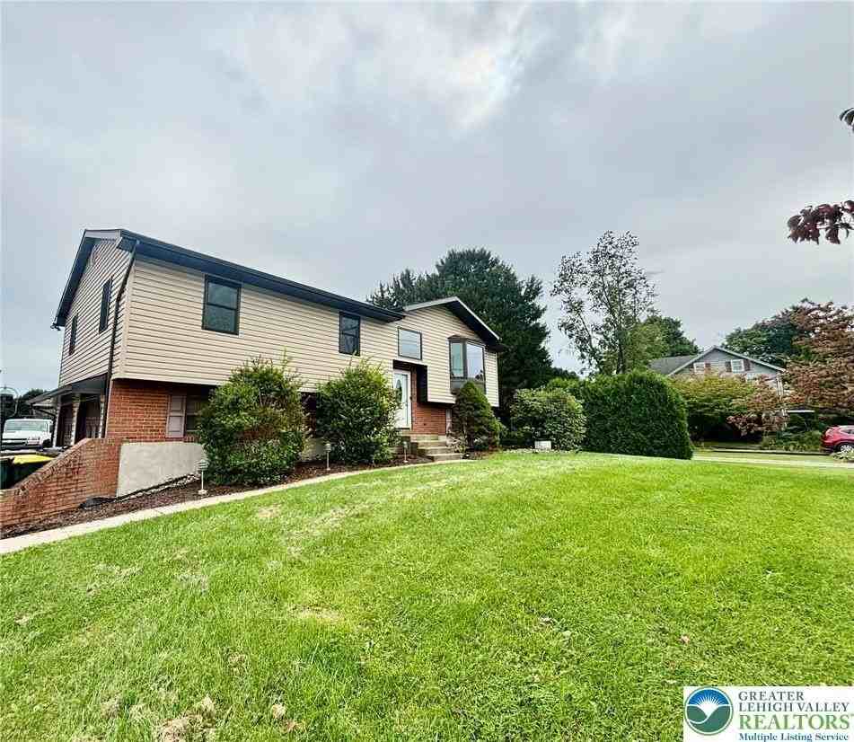 8740 Breinigsville Rd - Photo 2 of 26