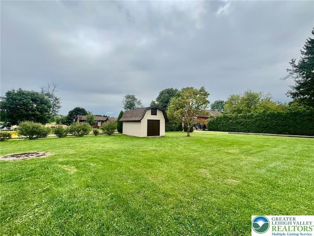 8740 Breinigsville Rd - Photo 6 of 26