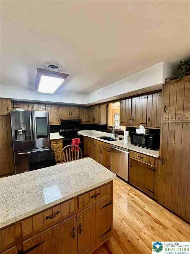 8740 Breinigsville Rd - Photo 7 of 26