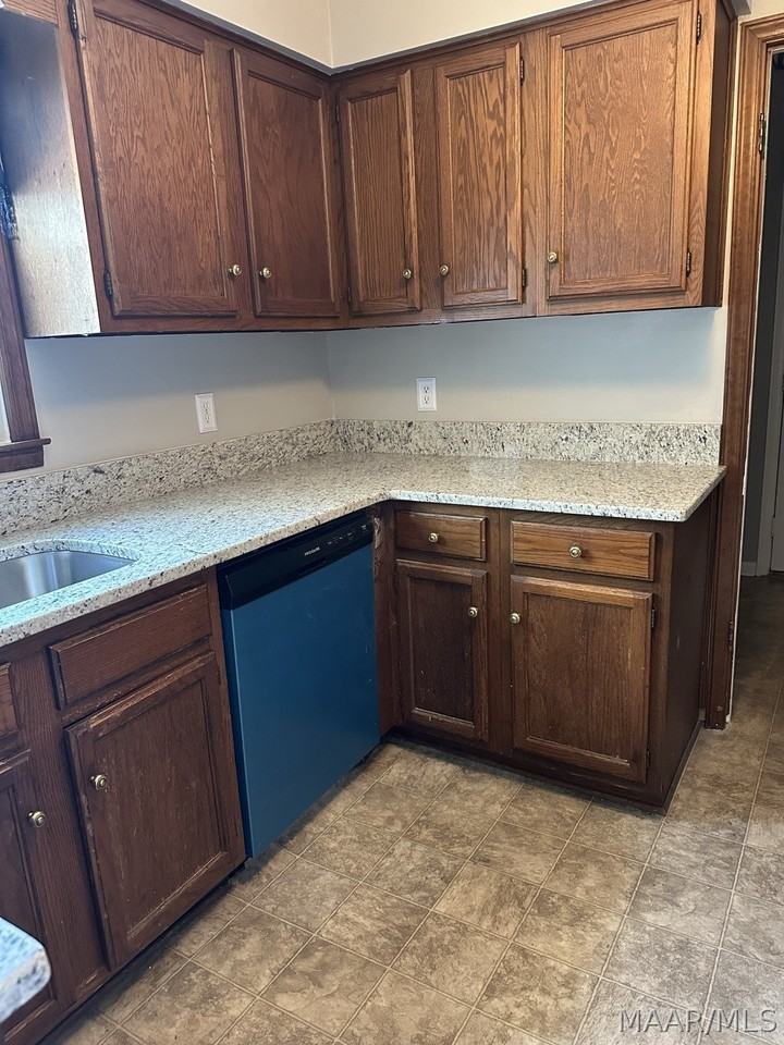 3828 Cedar Ave - Photo 3 of 3