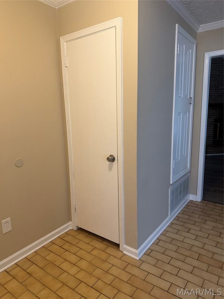 1206 Kingston Green Dr - Photo 2 of 35