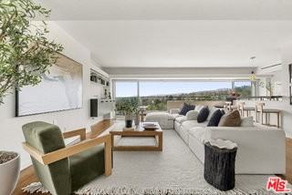 838 N Doheny Dr #1001 - Photo 2 of 8