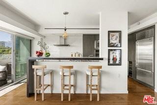 838 N Doheny Dr #1001 - Photo 5 of 8