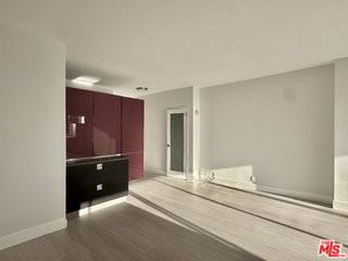 999 N Doheny Dr #706 - Photo 4 of 8