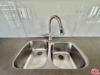 999 N Doheny Dr #706 - Photo 6 of 8