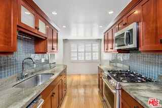 17207 Palisades Cir - Photo 2 of 8