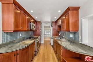 17207 Palisades Cir - Photo 3 of 8