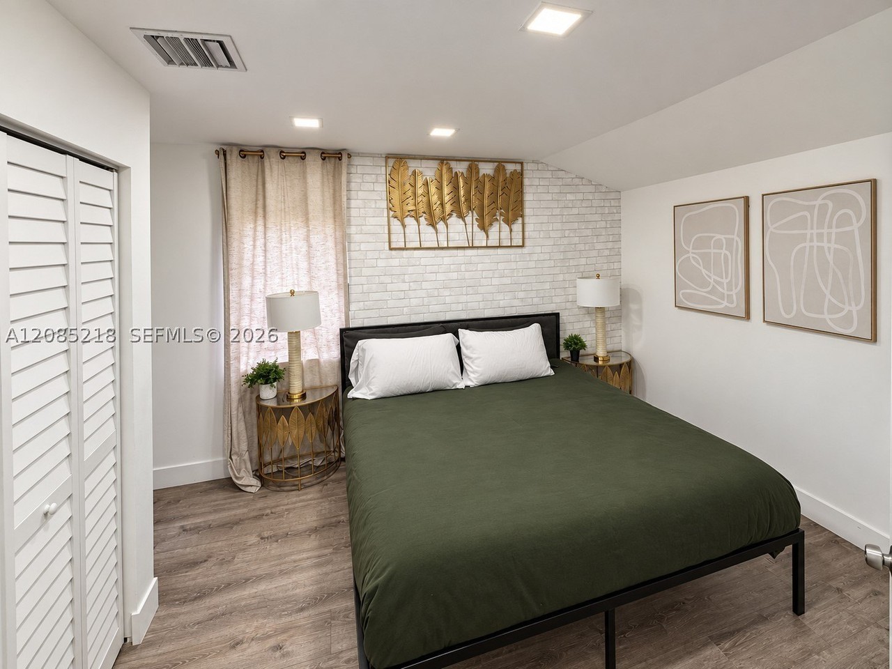 520 Nw 45th St - Photo 3 of 7
