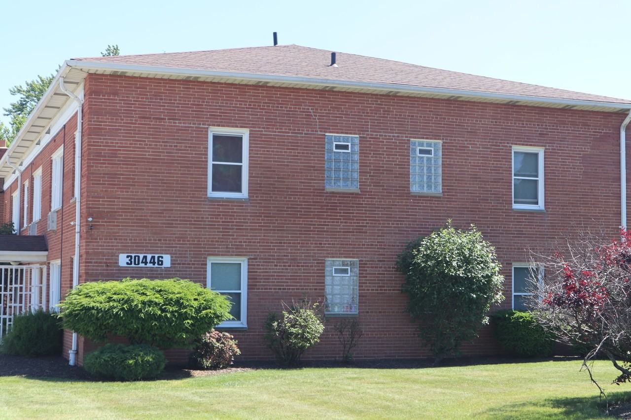 Wickliffe Manor - Photo 3 of 5