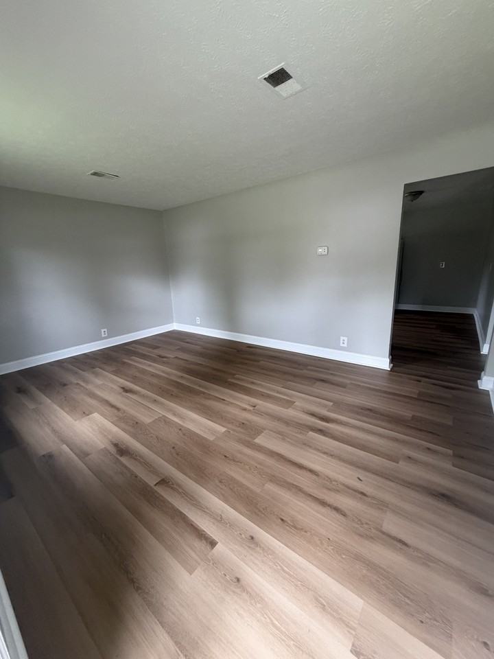 104 Robin Dr #1 - Photo 2 of 6