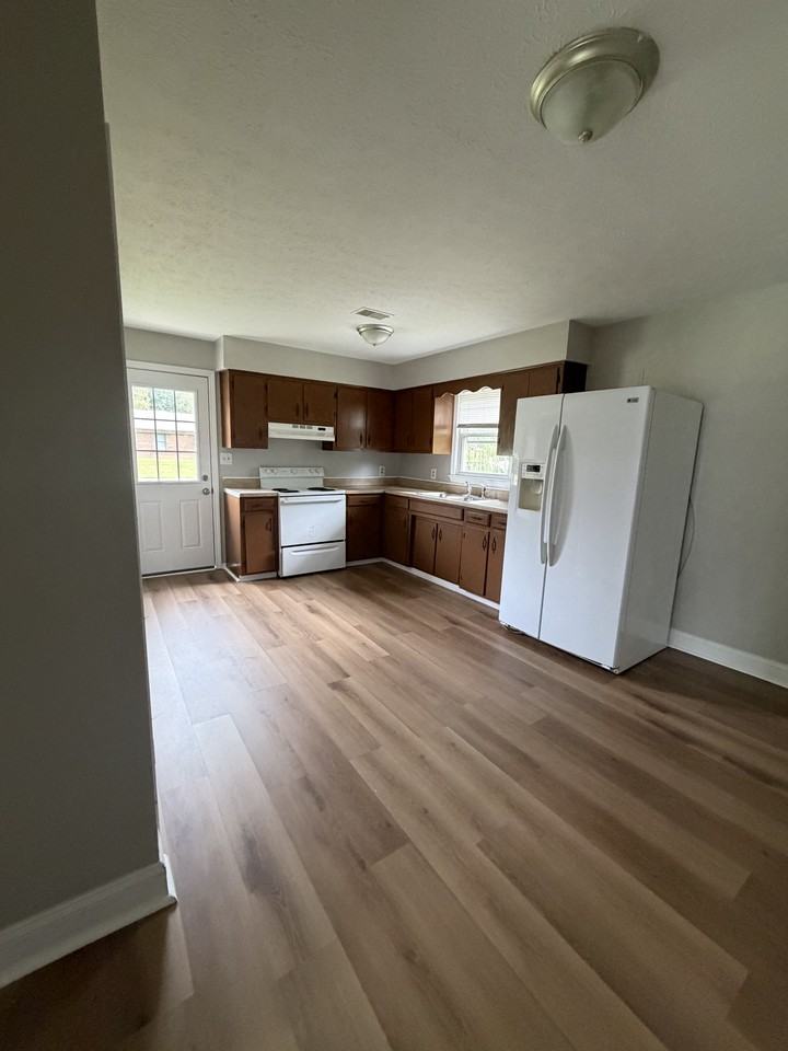 104 Robin Dr #1 - Photo 3 of 6