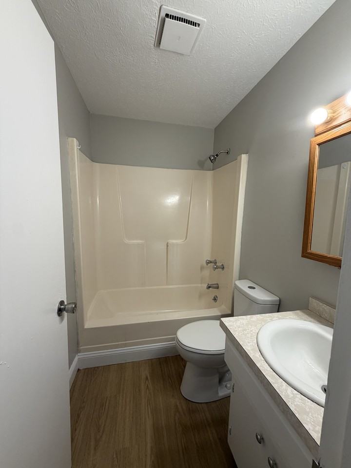 104 Robin Dr #1 - Photo 5 of 6