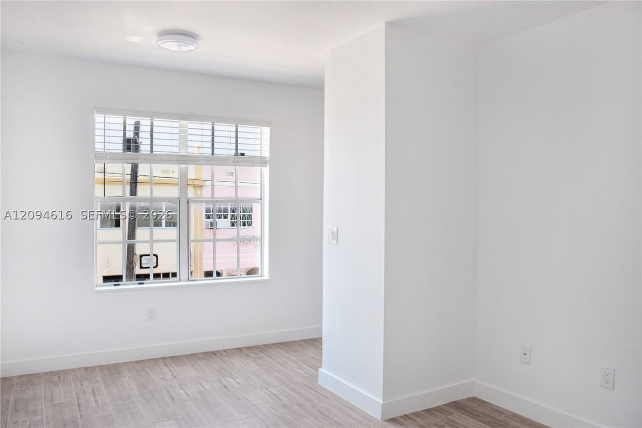 605 Euclid Ave #207 - Photo 2 of 19