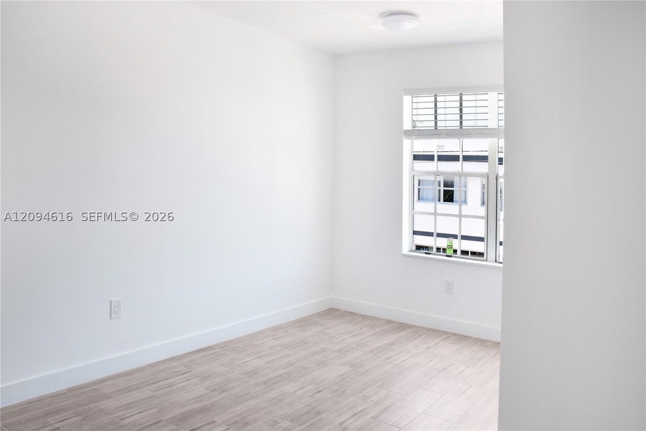 605 Euclid Ave #207 - Photo 3 of 19