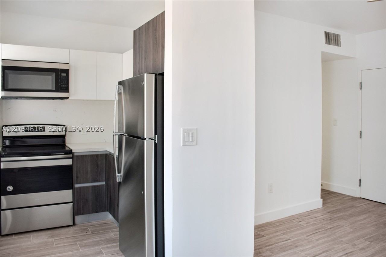 605 Euclid Ave #207 - Photo 6 of 19