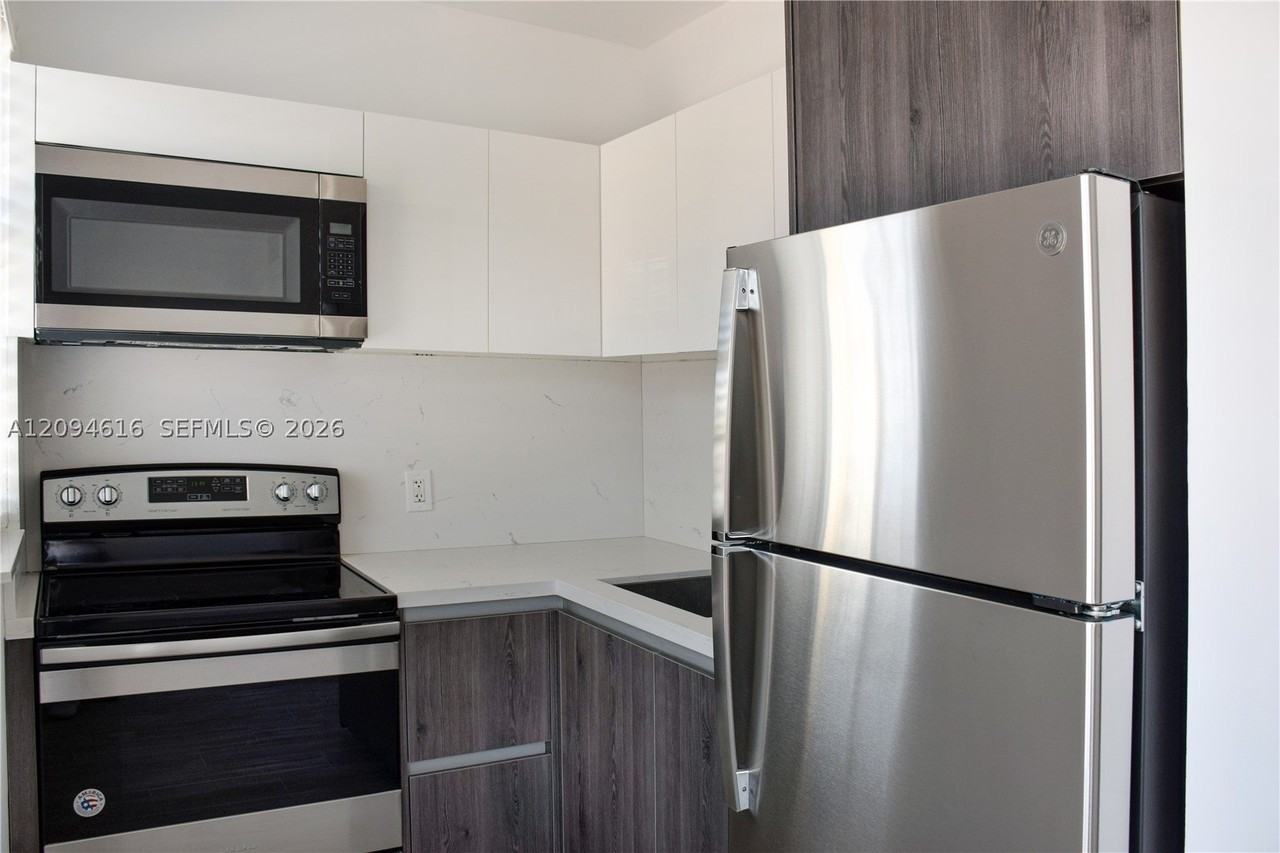 605 Euclid Ave #207 - Photo 7 of 19
