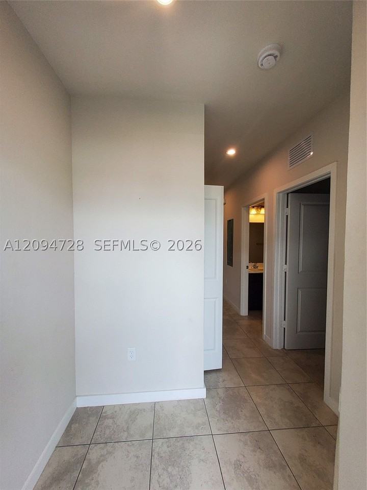 1085 Nw 4th Ter - Photo 3 of 22