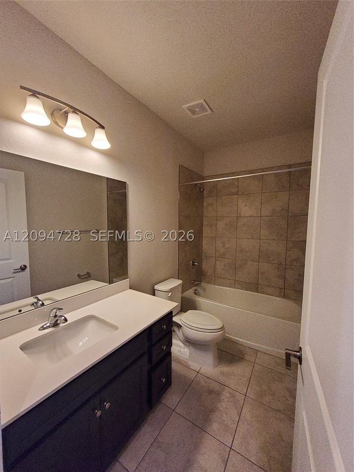 1085 Nw 4th Ter - Photo 6 of 22