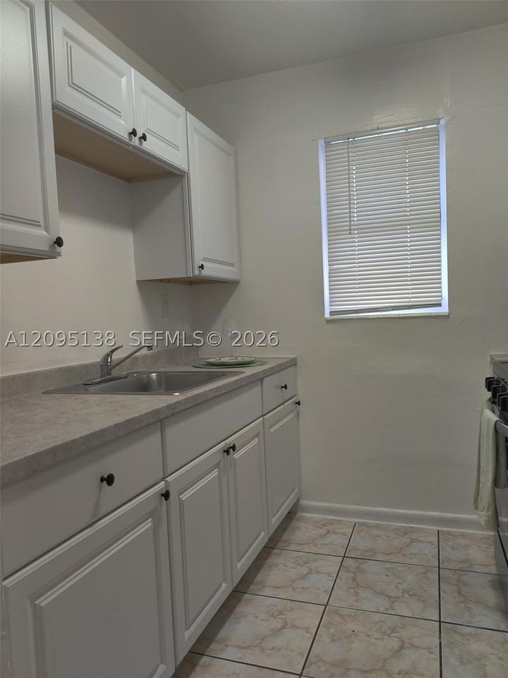 3343 Davie Blvd #B108 - Photo 4 of 14