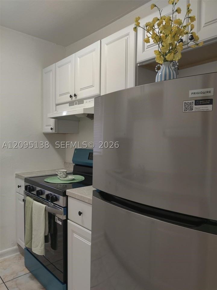 3343 Davie Blvd #B108 - Photo 5 of 14