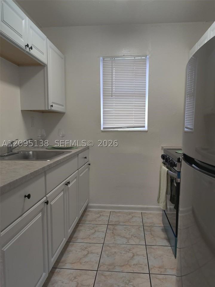 3343 Davie Blvd #B108 - Photo 6 of 14