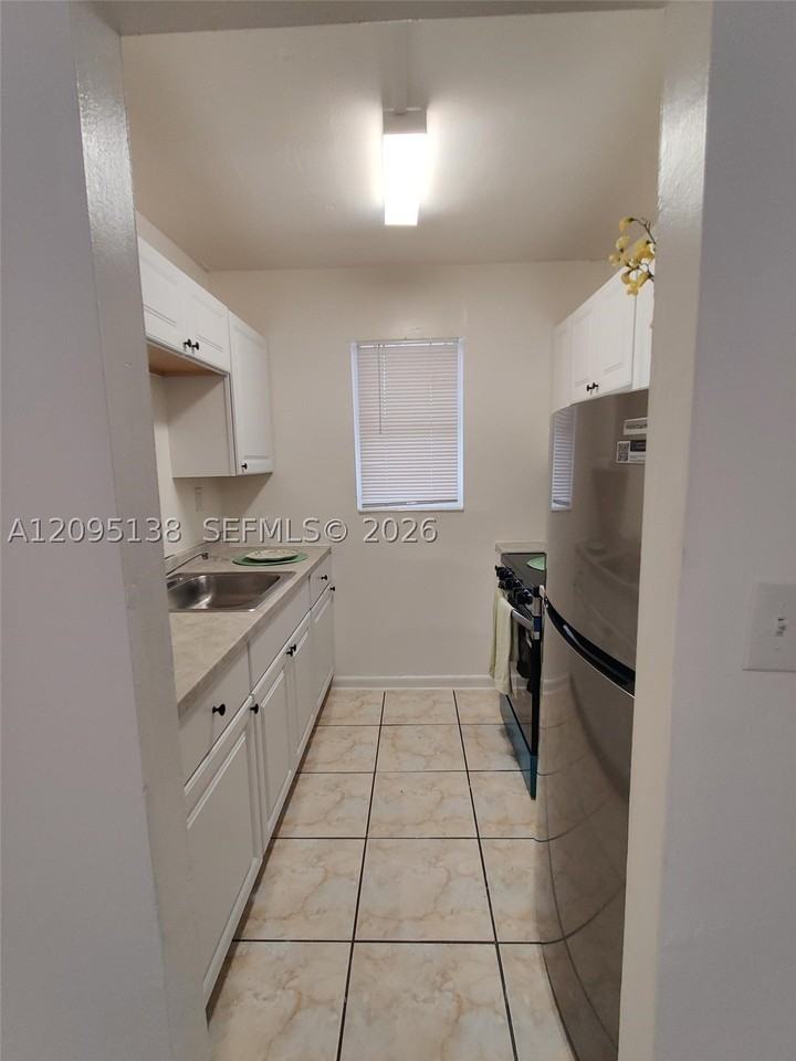 3343 Davie Blvd #B108 - Photo 7 of 14