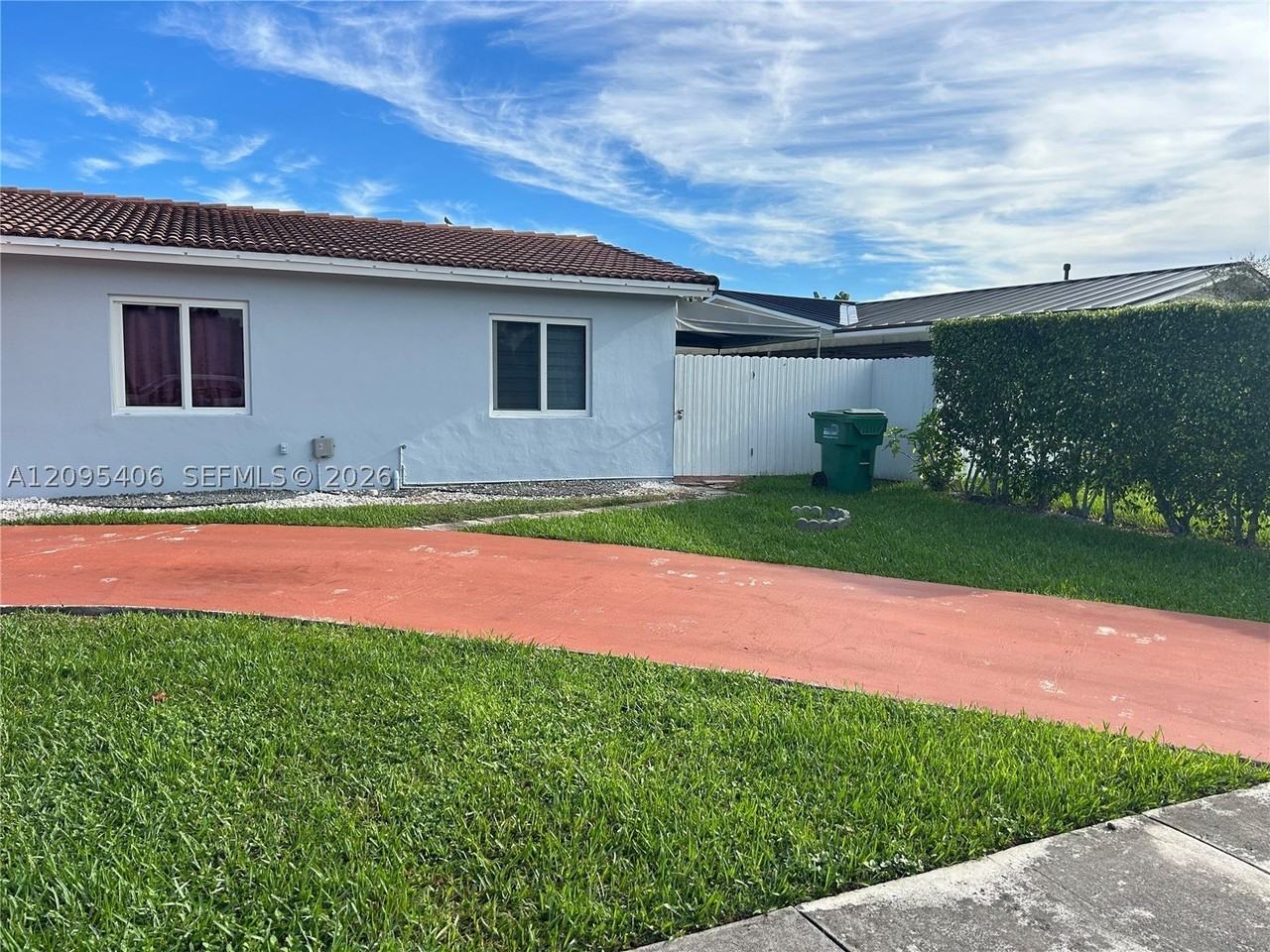3325 Village Green Dr - Photo 2 of 5