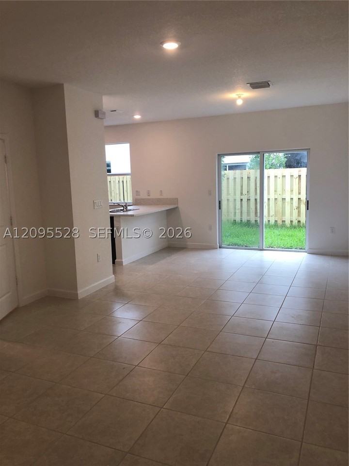 2610 Se 13th St #2610 - Photo 2 of 24