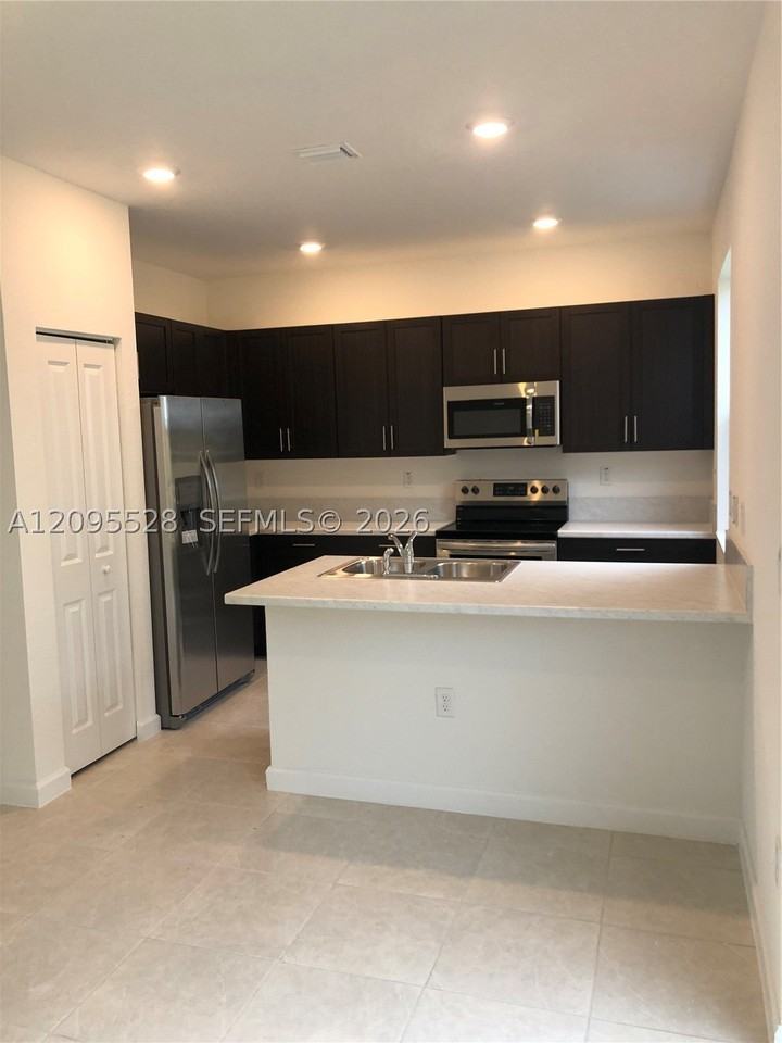 2610 Se 13th St #2610 - Photo 4 of 24