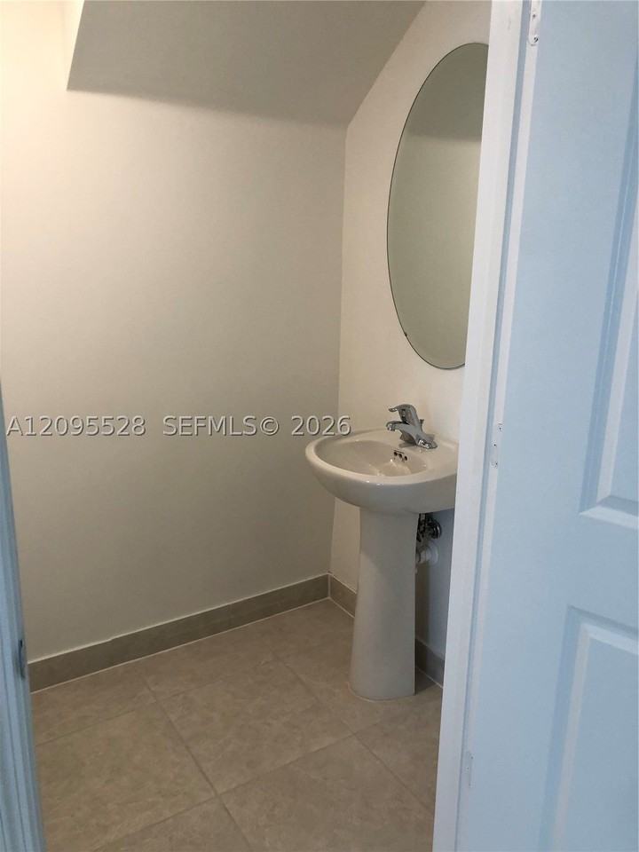 2610 Se 13th St #2610 - Photo 6 of 24