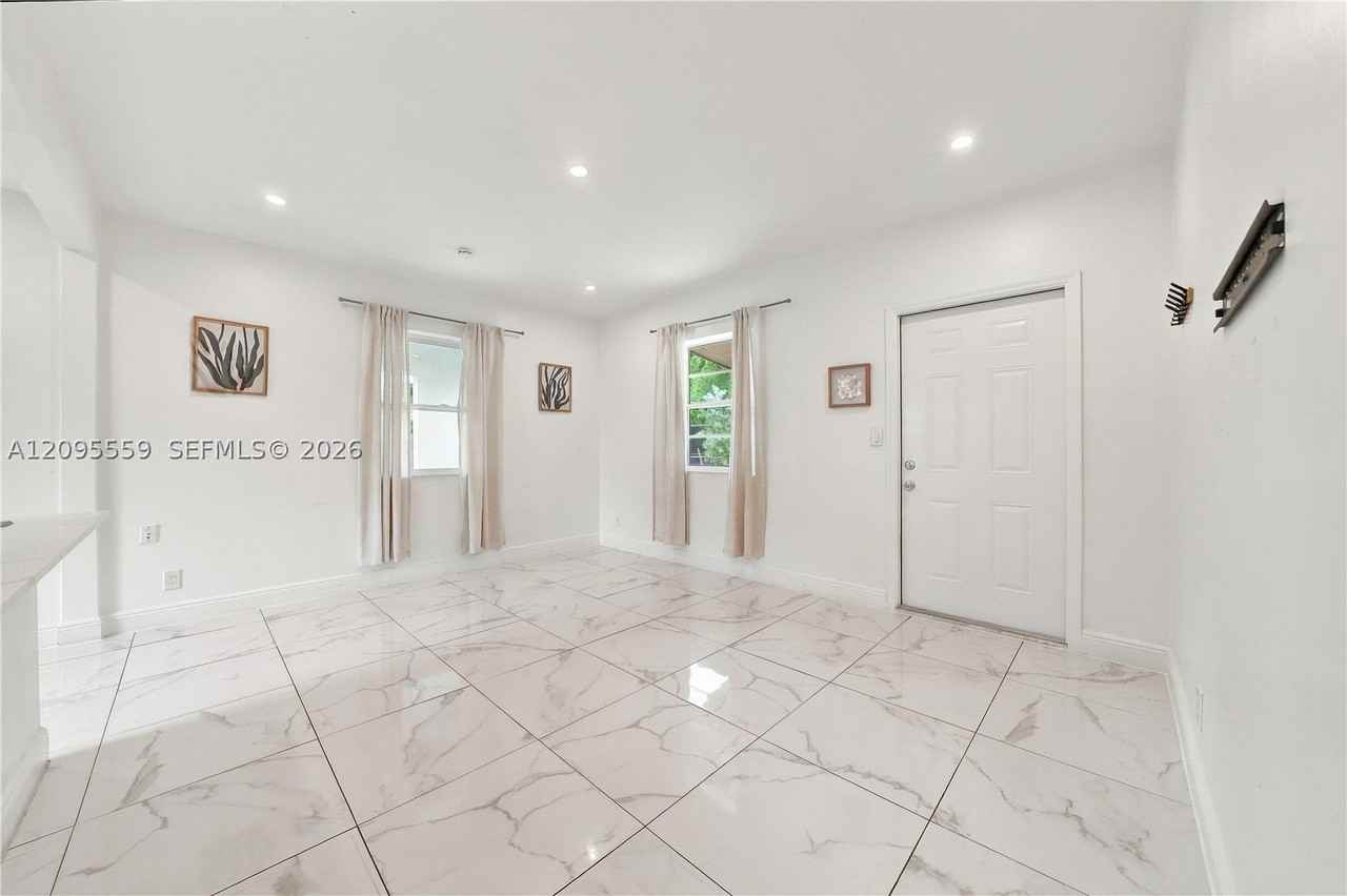 133 Sw 22nd Ter - Photo 2 of 23