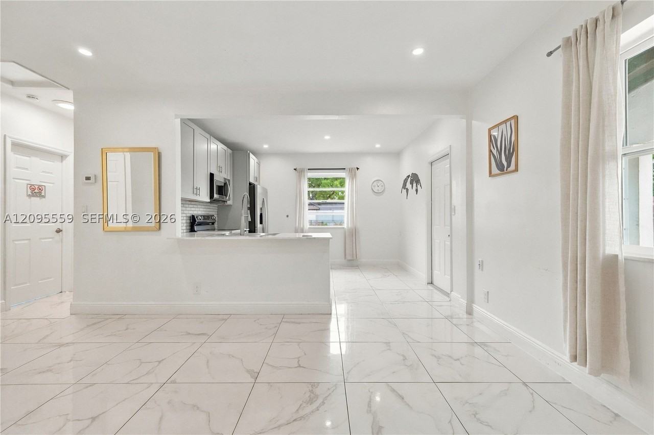 133 Sw 22nd Ter - Photo 6 of 23