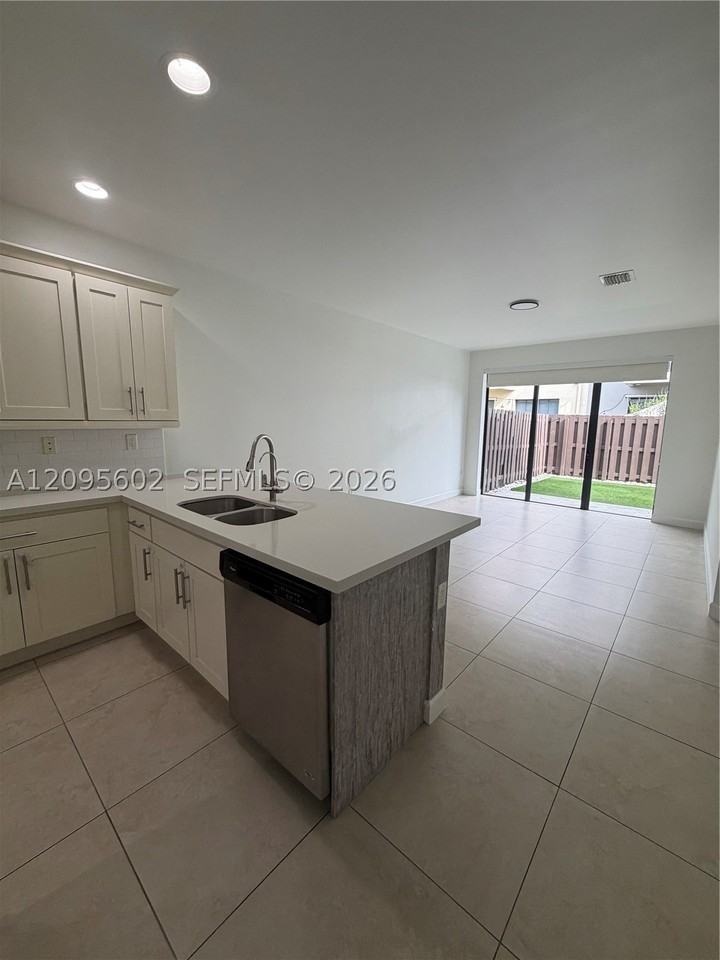 10461 Nw 61st St - Photo 2 of 15