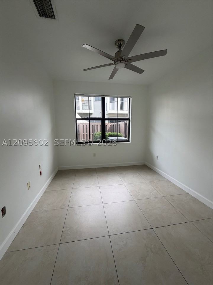10461 Nw 61st St - Photo 4 of 15
