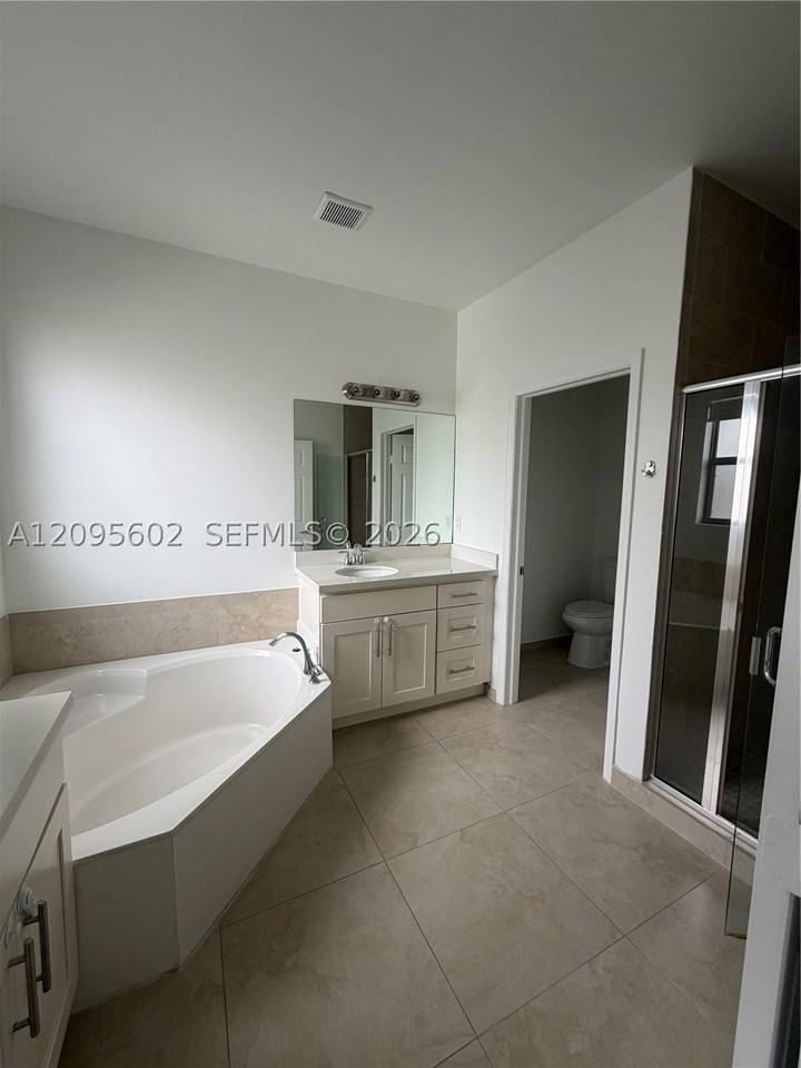 10461 Nw 61st St - Photo 7 of 15