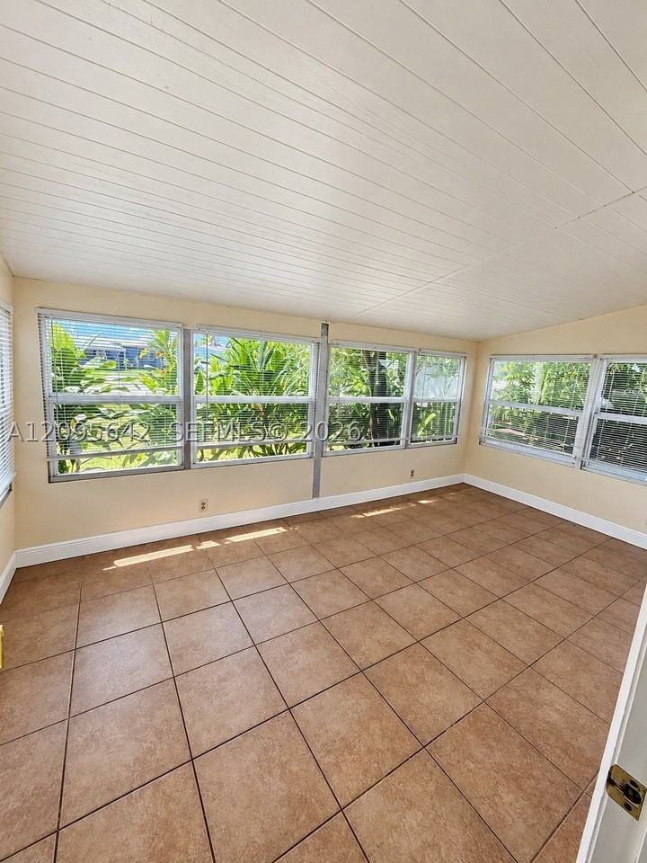 2519 Nw 62nd Ter - Photo 3 of 10