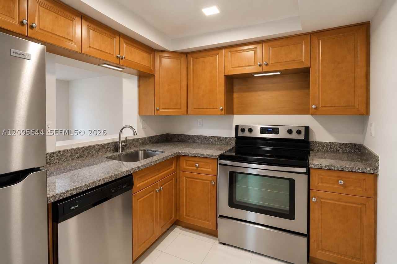 11750 Sw 18th St #416I - Photo 4 of 16
