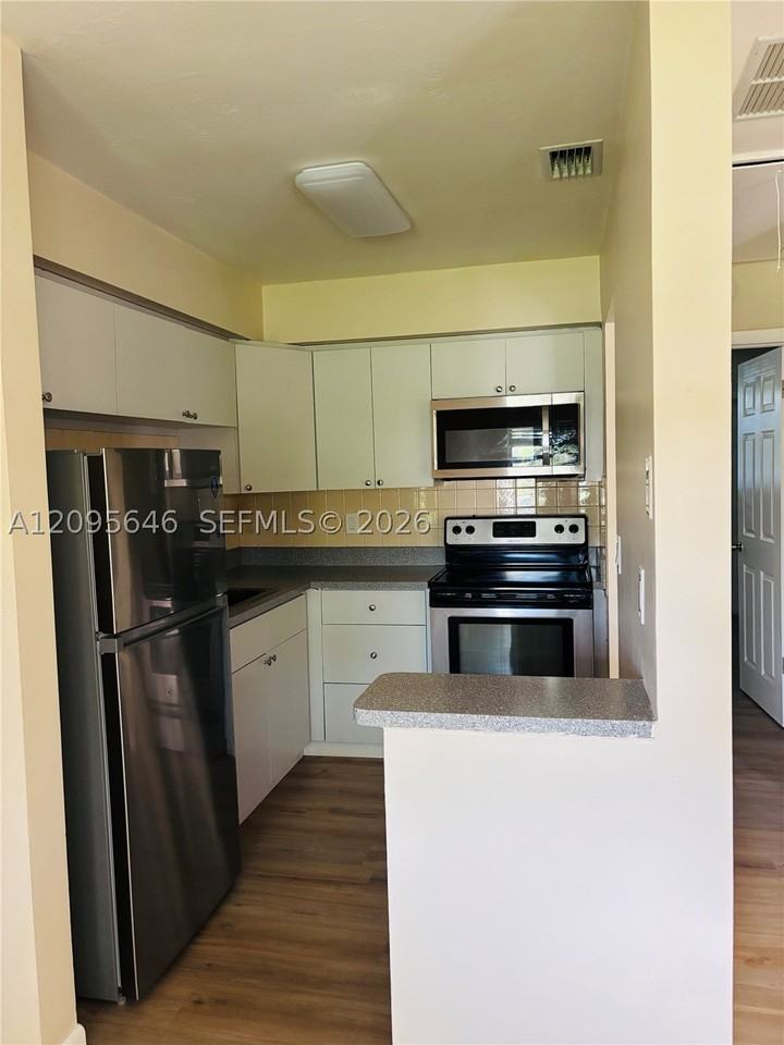 1004 Sw 2nd Ave #0 - Photo 2 of 12