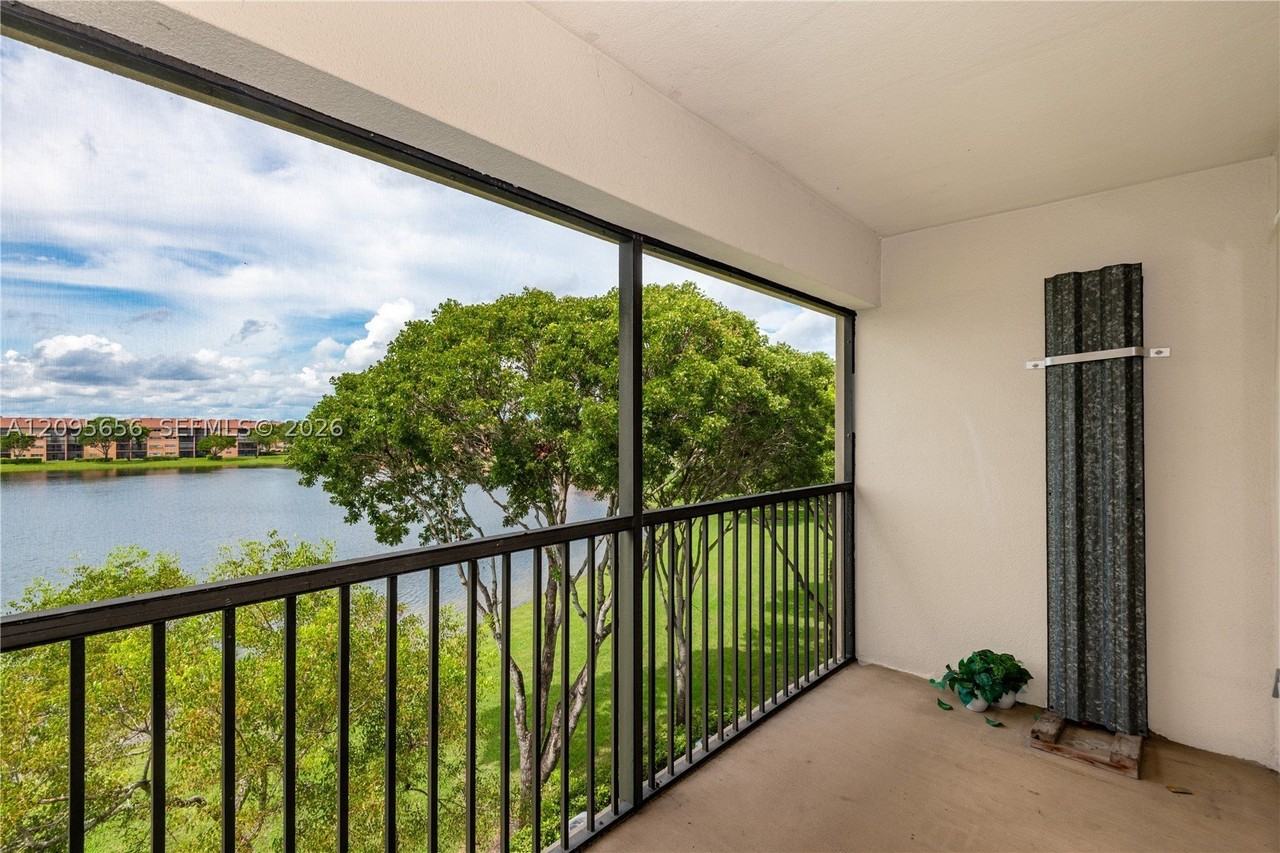 550 Sw 138th Ave #404K - Photo 4 of 30