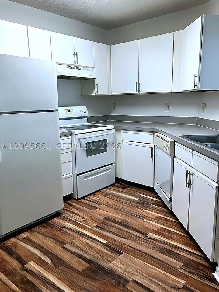 4025 W Mcnab Rd #E312 - Photo 3 of 16