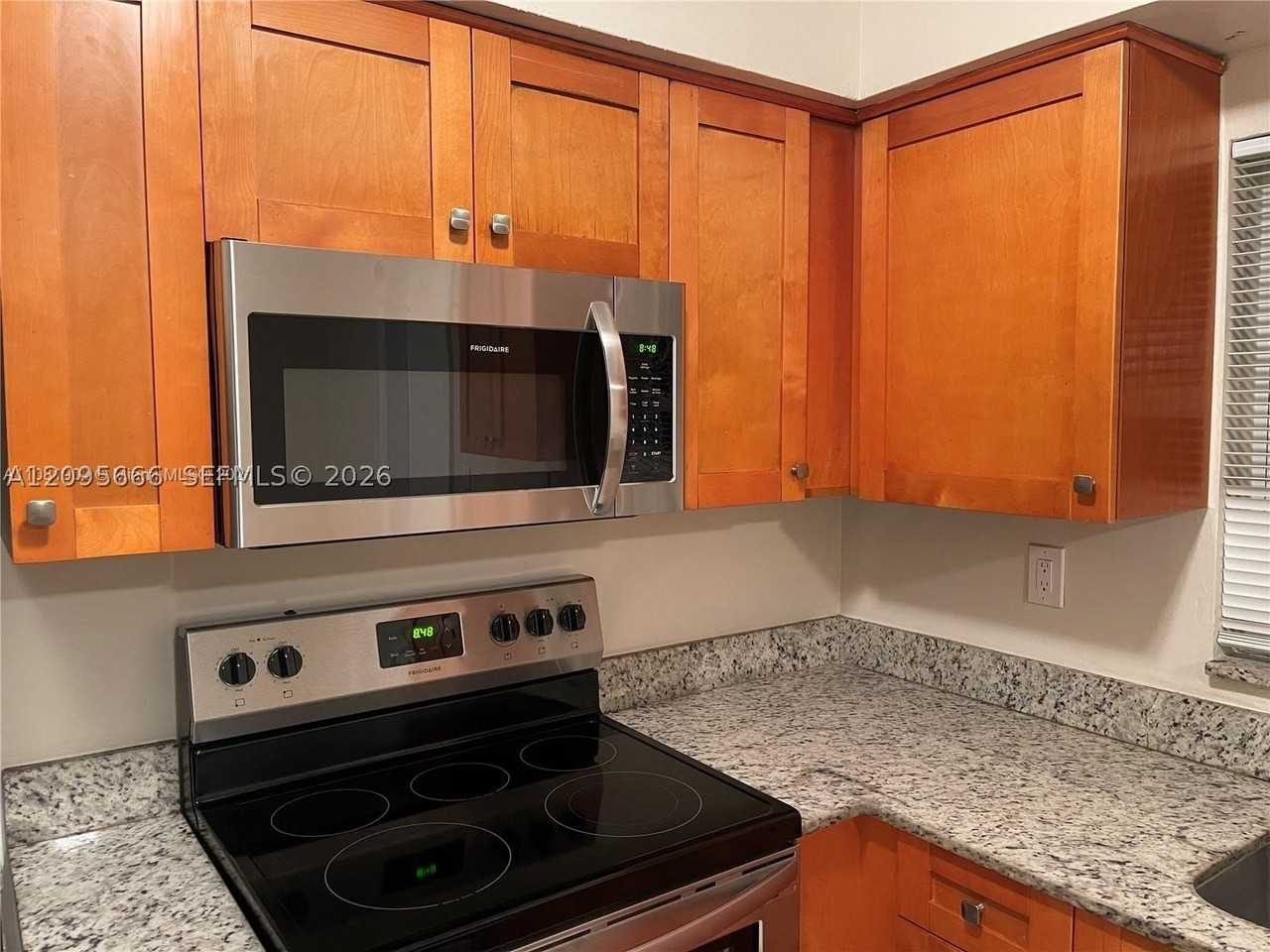 7601 Venetian St #4 - Photo 7 of 15