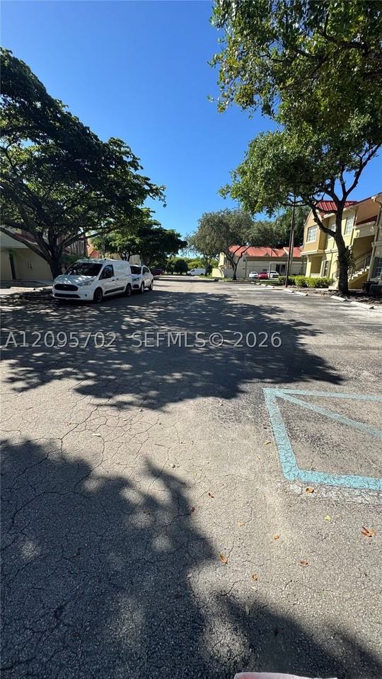 18348 Nw 68th Ave #H - Photo 3 of 12