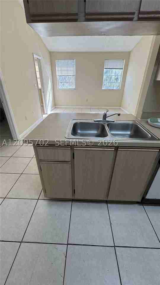 18348 Nw 68th Ave #H - Photo 4 of 12