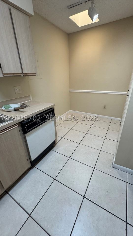 18348 Nw 68th Ave #H - Photo 6 of 12
