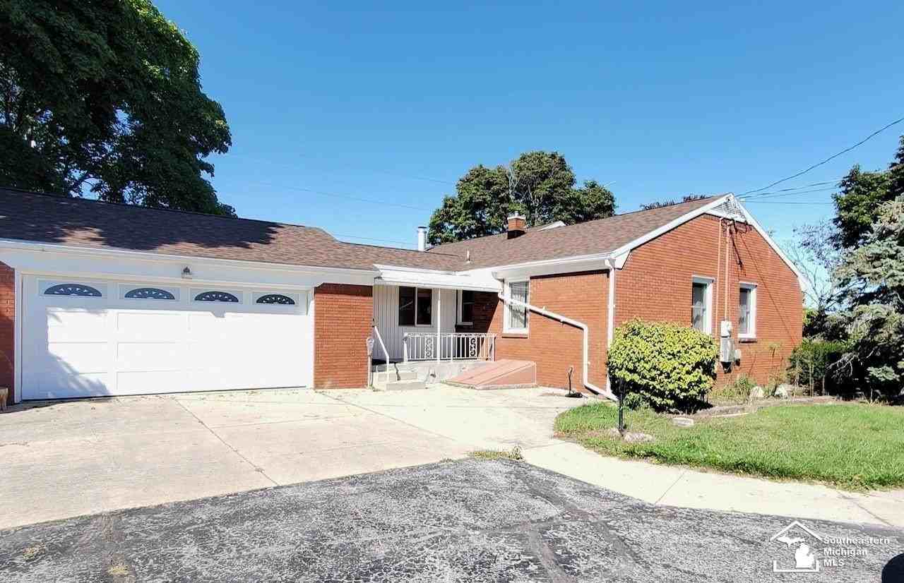 5889 E Albain Rd - Photo 4 of 12