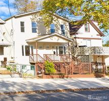featured image of 661 Catherine St #2B