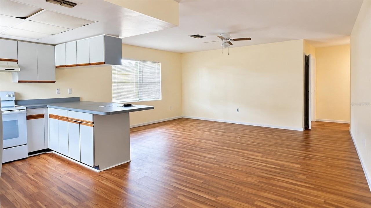 1613 28th St W - Photo 2 of 15